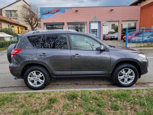 TOYOTA RAV 4 RAV4 2.2 D-4D 150 CV DPF Luxury con GANCIO TRAINO