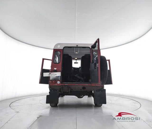 LAND ROVER Defender 90 2.4 TD4 Station Wagon E