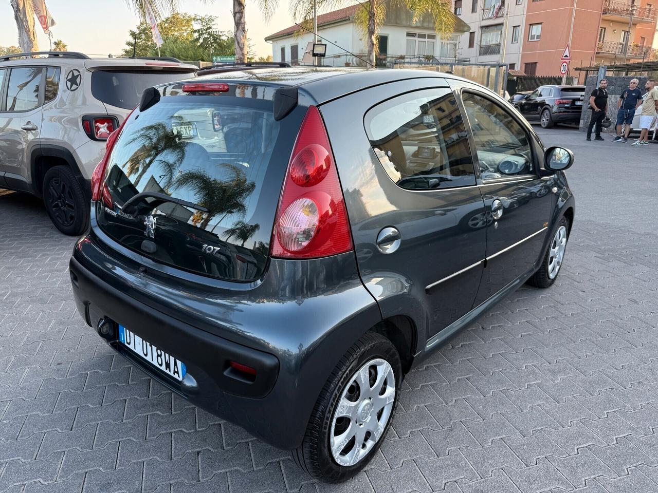 Peugeot 107 1.0 68CV 5p. Sweet Years - 2010