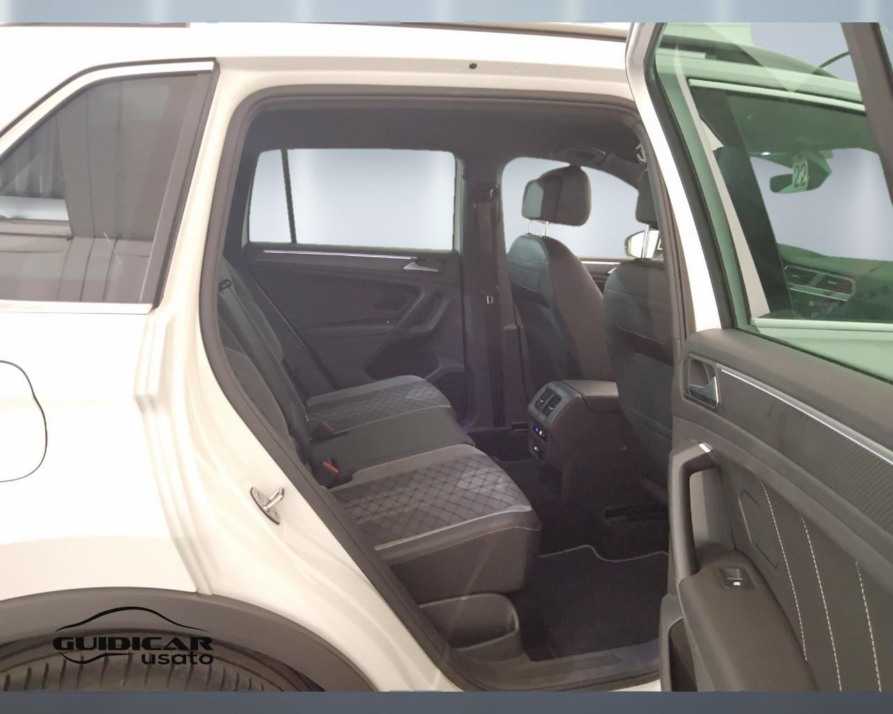 VOLKSWAGEN Tiguan II 2021 - Tiguan 2.0 tdi R-Line 150cv dsg