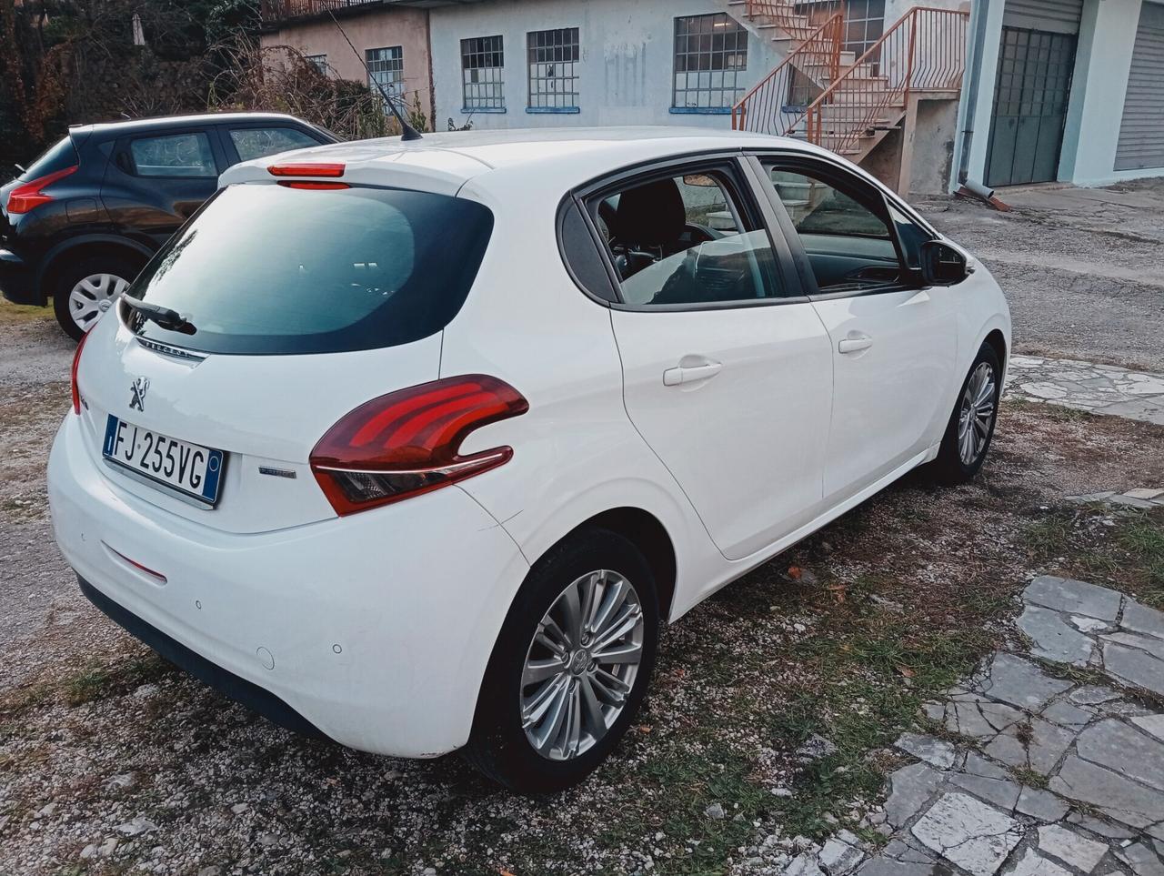 Peugeot 208 PureTech 82 5p. GPL Access