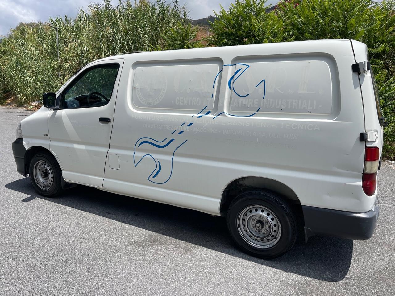 Toyota Hiace 2.5 D-4D Van