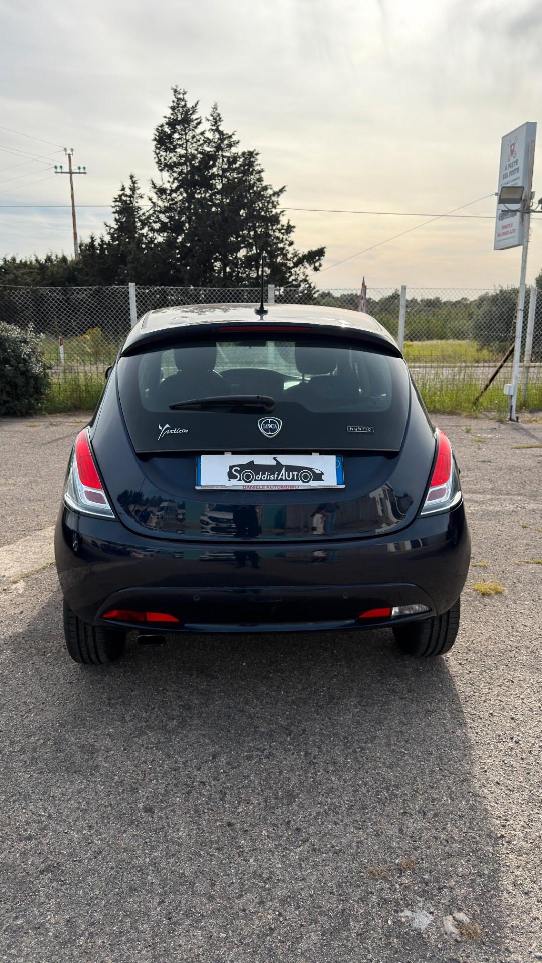 Lancia Ypsilon 1.0 FireFly 5 porte S&S Hybrid Ecochic Silver