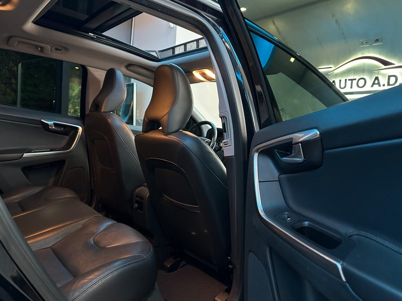 Volvo XC 60 XC60 D4 AWD Geartronic R-design Momentum N1