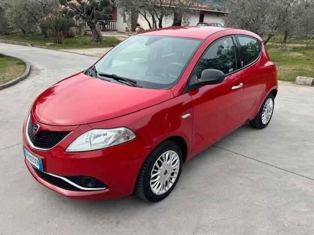 Lancia Ypsilon 1.2 69 CV 5 porte Silver