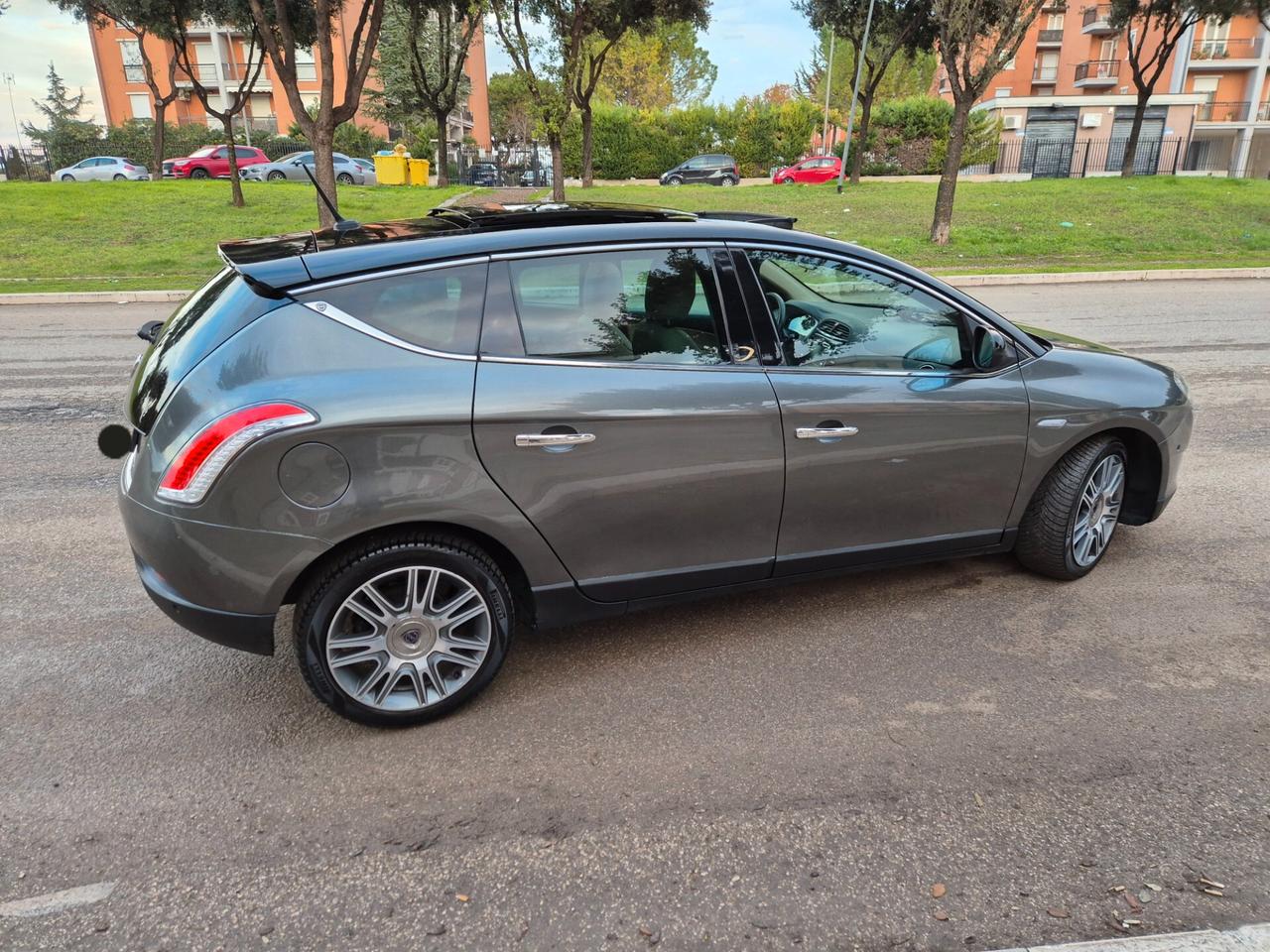 Lancia Delta 1.9 190cv MJT bi turbo tetto poltrone frau 2010