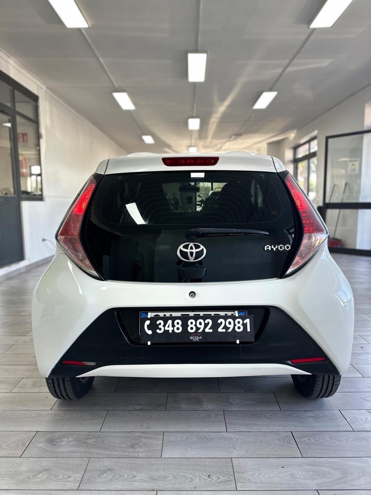 Toyota Aygo 1.0 VVT-i 69 CV 5 porte x-play MMT
