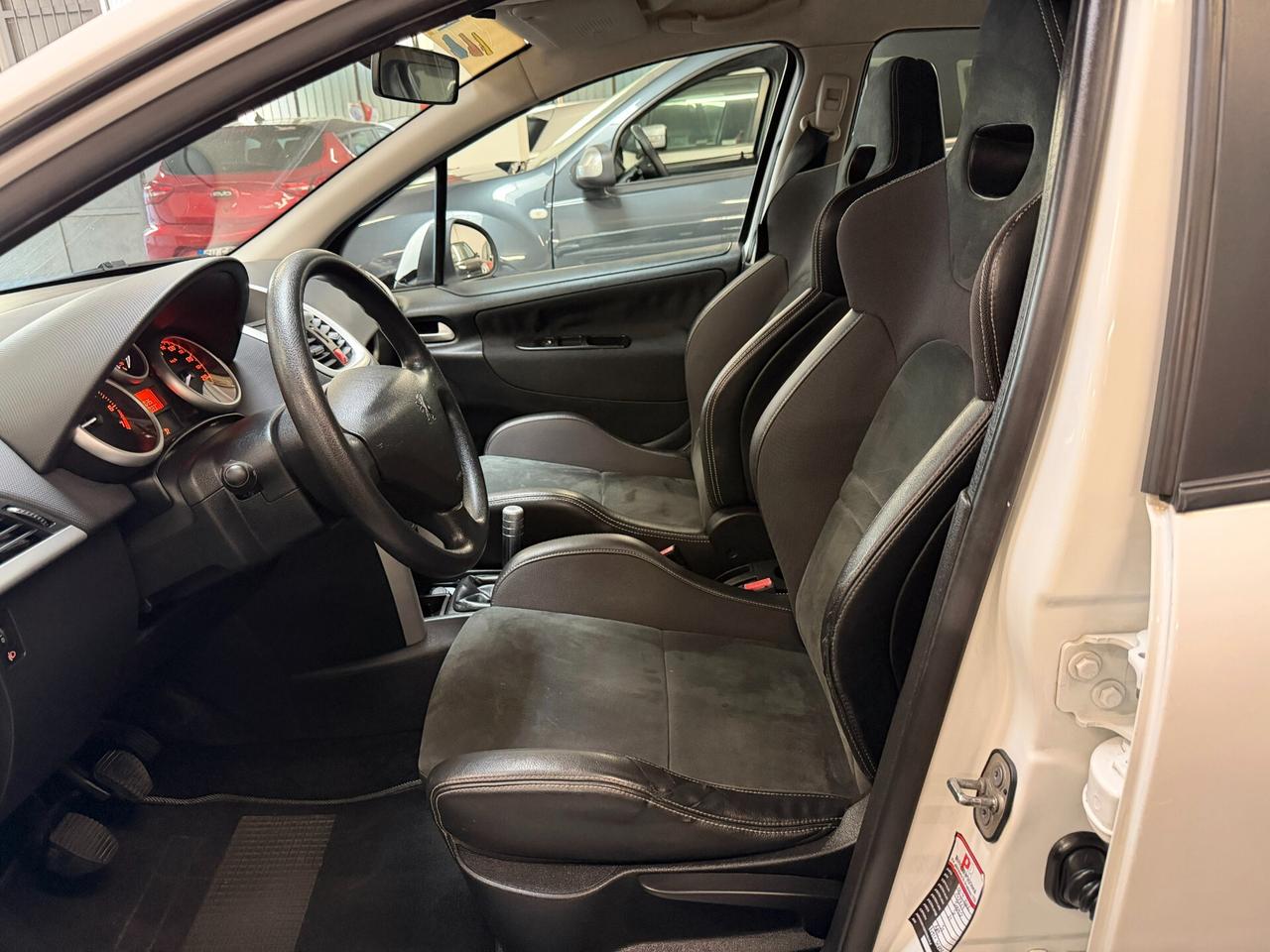 Peugeot 207 1.4 8V 75CV 5p. Active