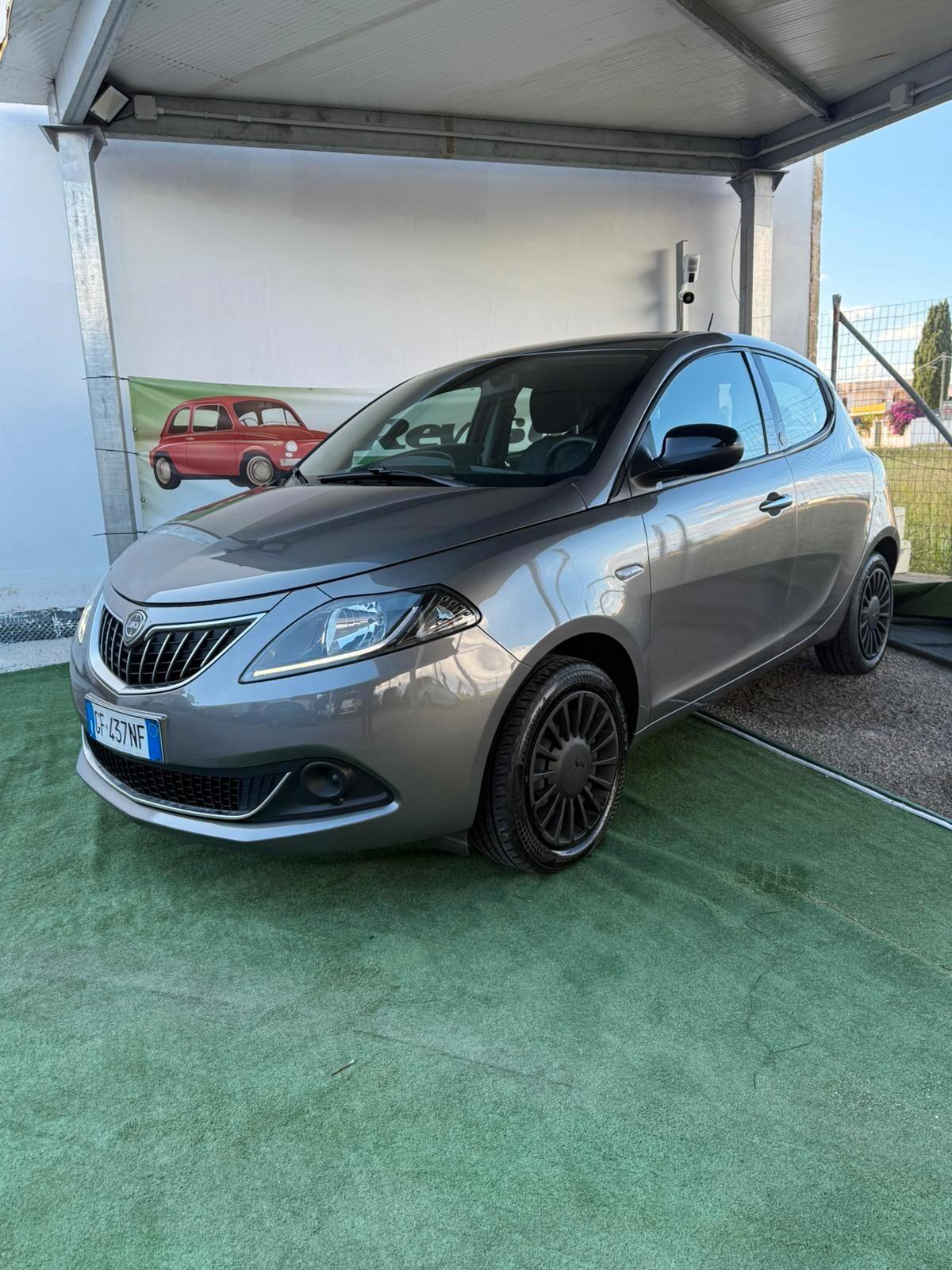 Lancia Ypsilon 1.0 FireFly 5 porte S&S Hybrid Ecochic Silver