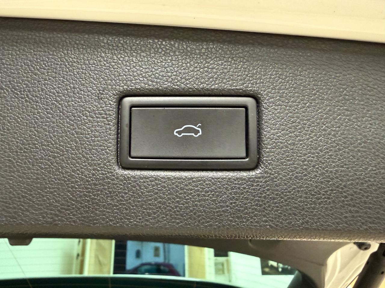 Volkswagen Tiguan 2.0 TDI 150 CV DSG R-Line retro camera, luci ambiente