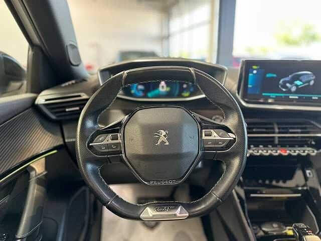 Peugeot 2008 motore elettrico 136 CV GT Pack