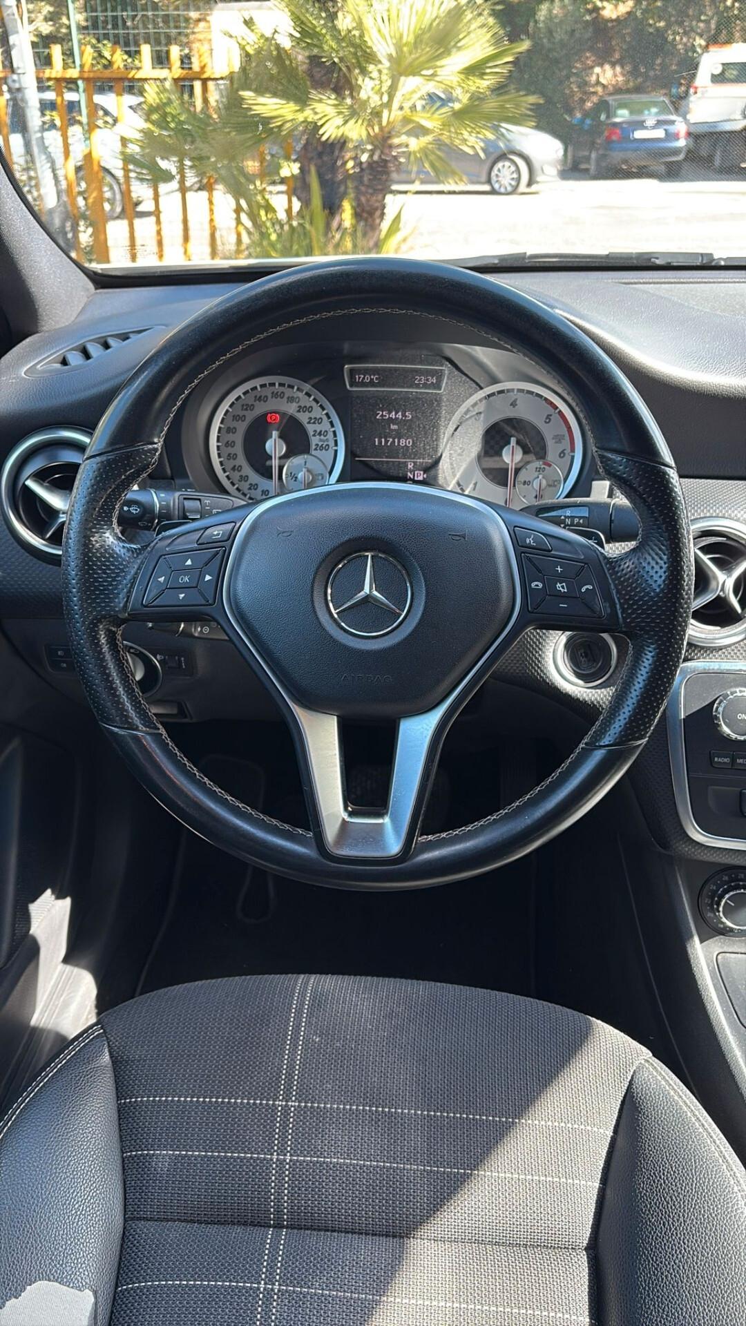 Mercedes-benz A 180 CDI BlueEFFICIENCY Automatic