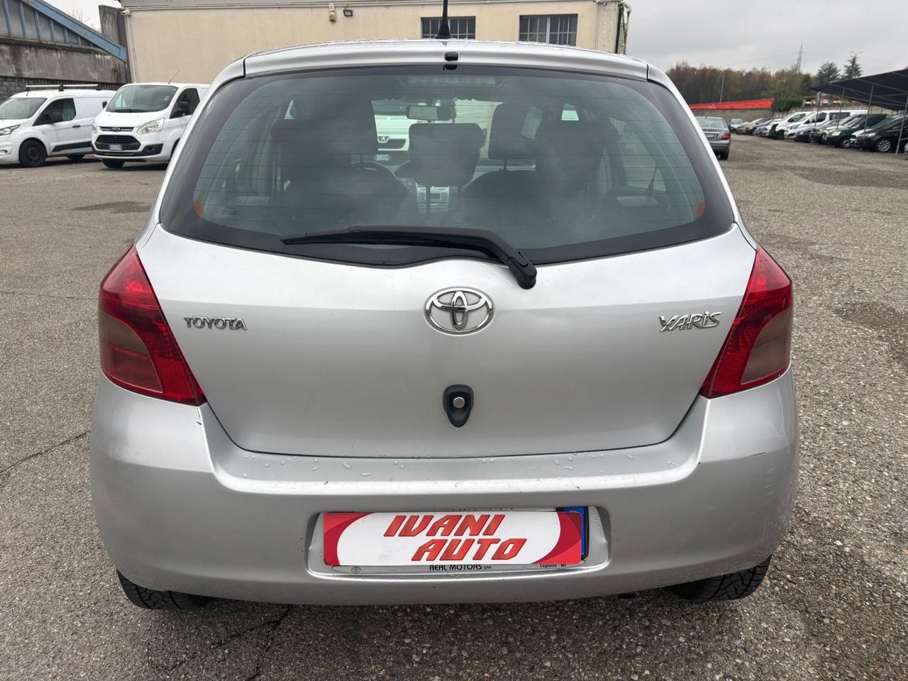 Toyota Yaris 1.0 5 porte