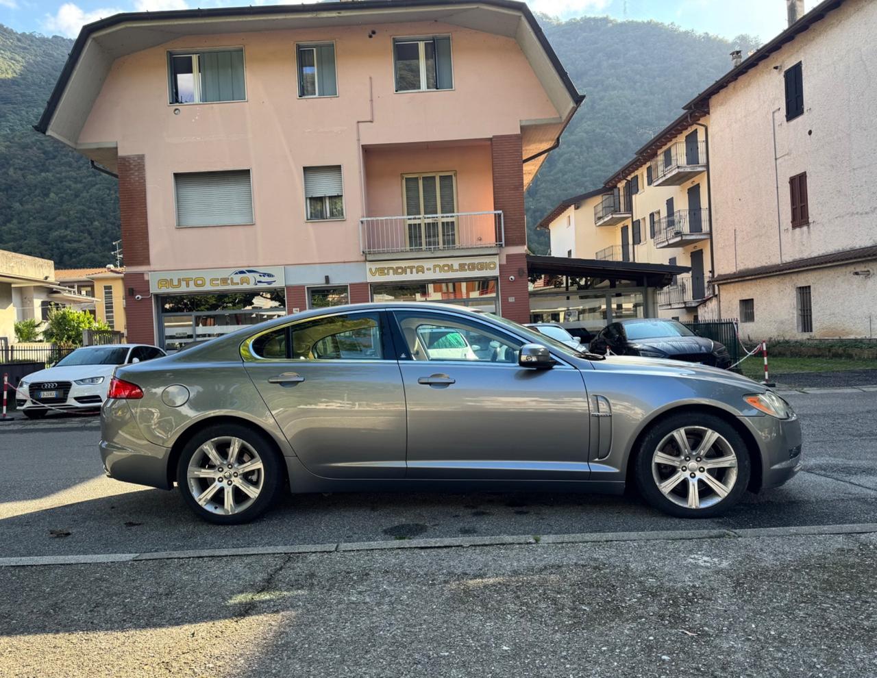 Jaguar XF 2.7D V6 Premium Luxury