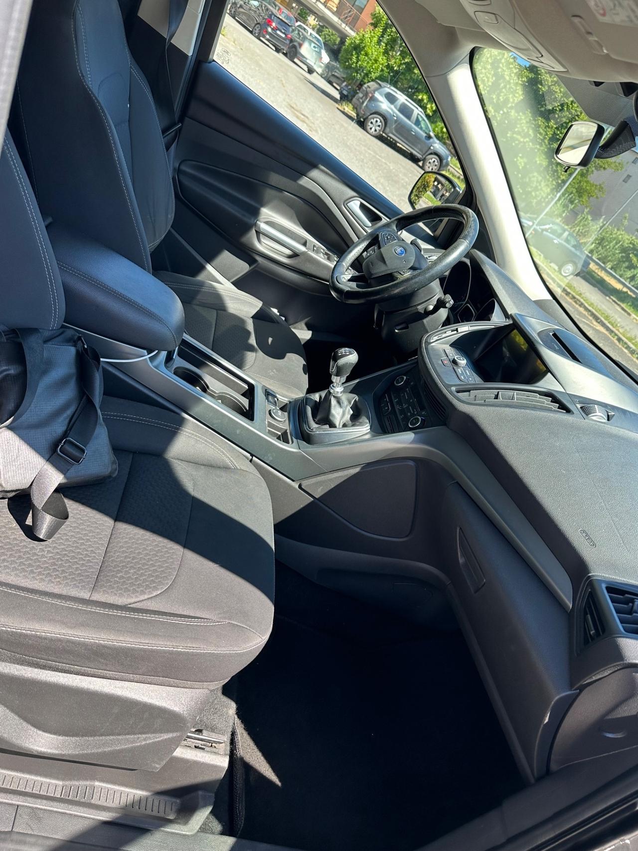 Ford Kuga 1.5 TDCI 120 CV S&S 2WD Powershift Titanium