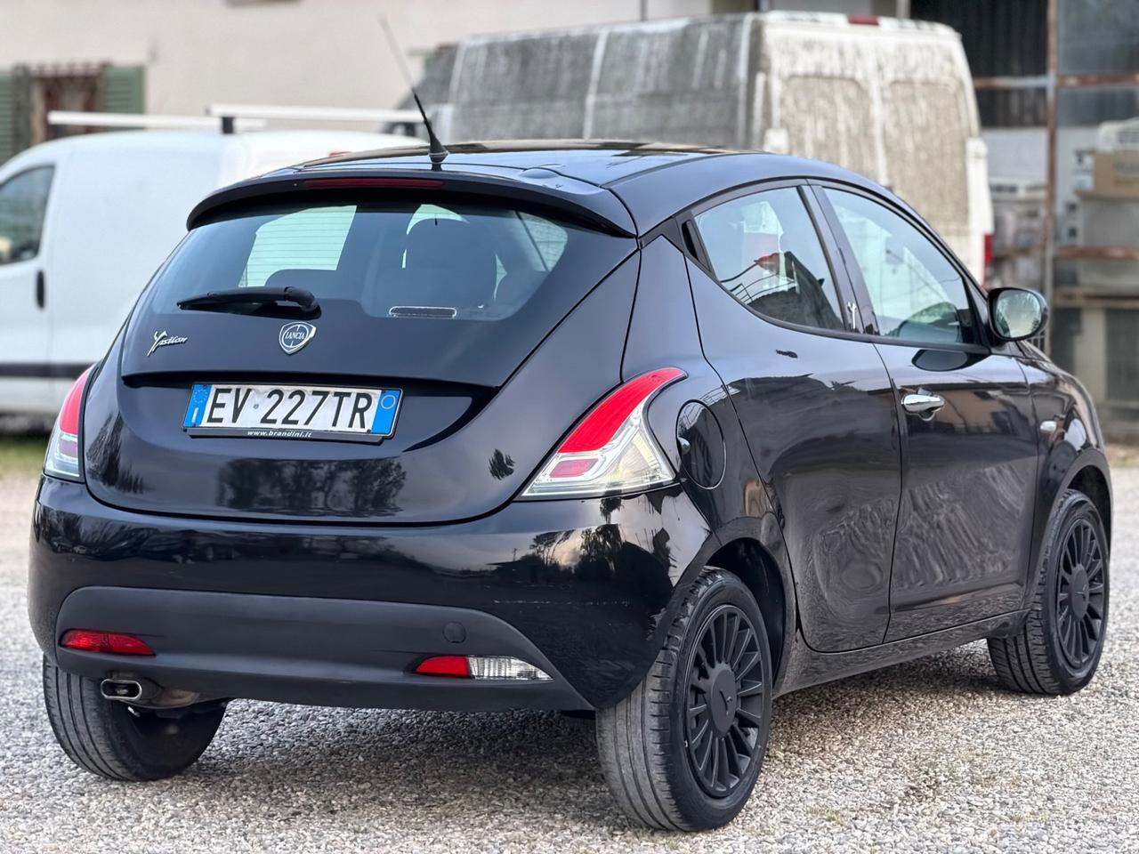 Lancia Ypsilon 1.2 69 CV 5 porte Silver