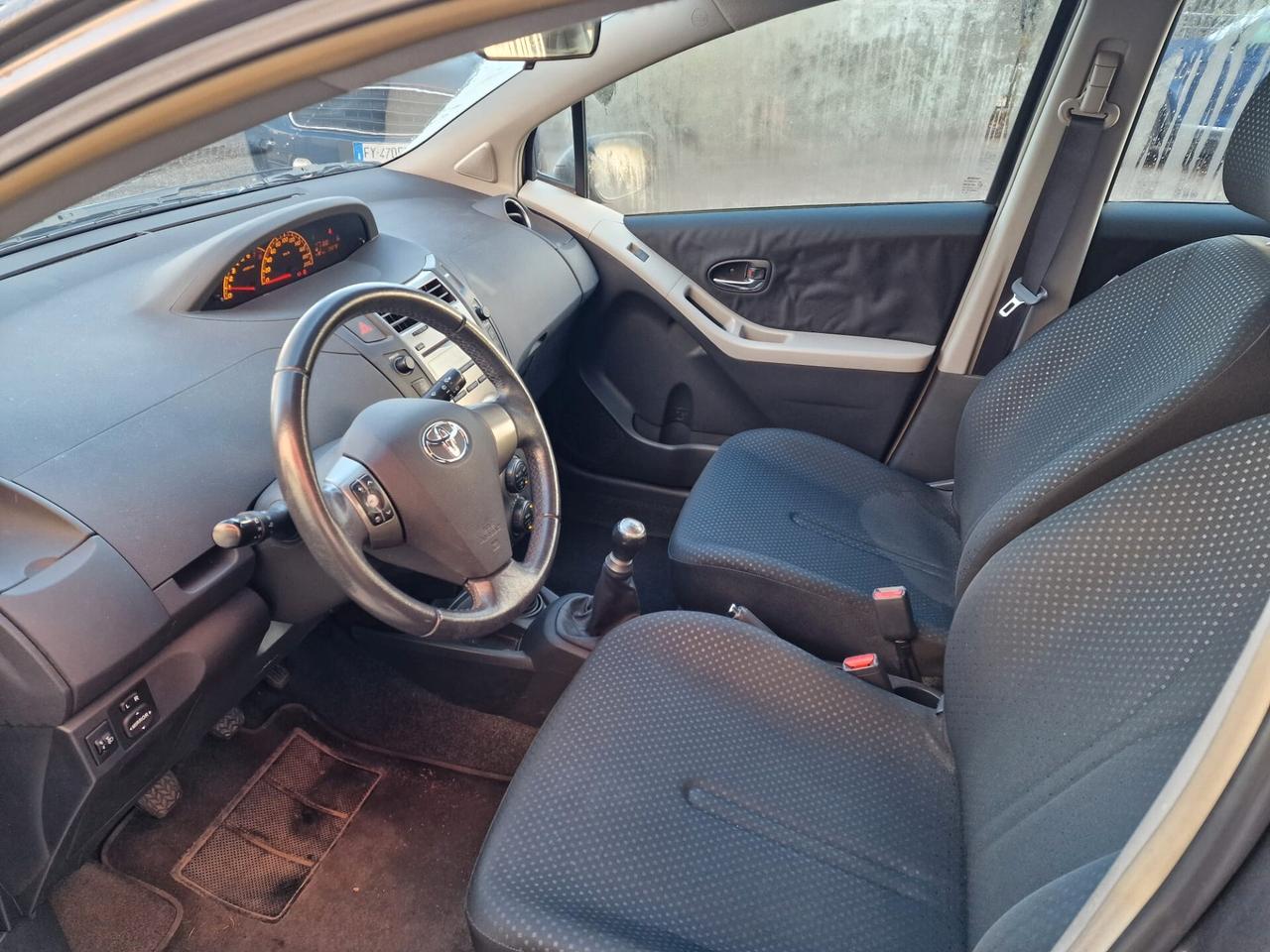 Toyota Yaris 1.0 5 porte Sol