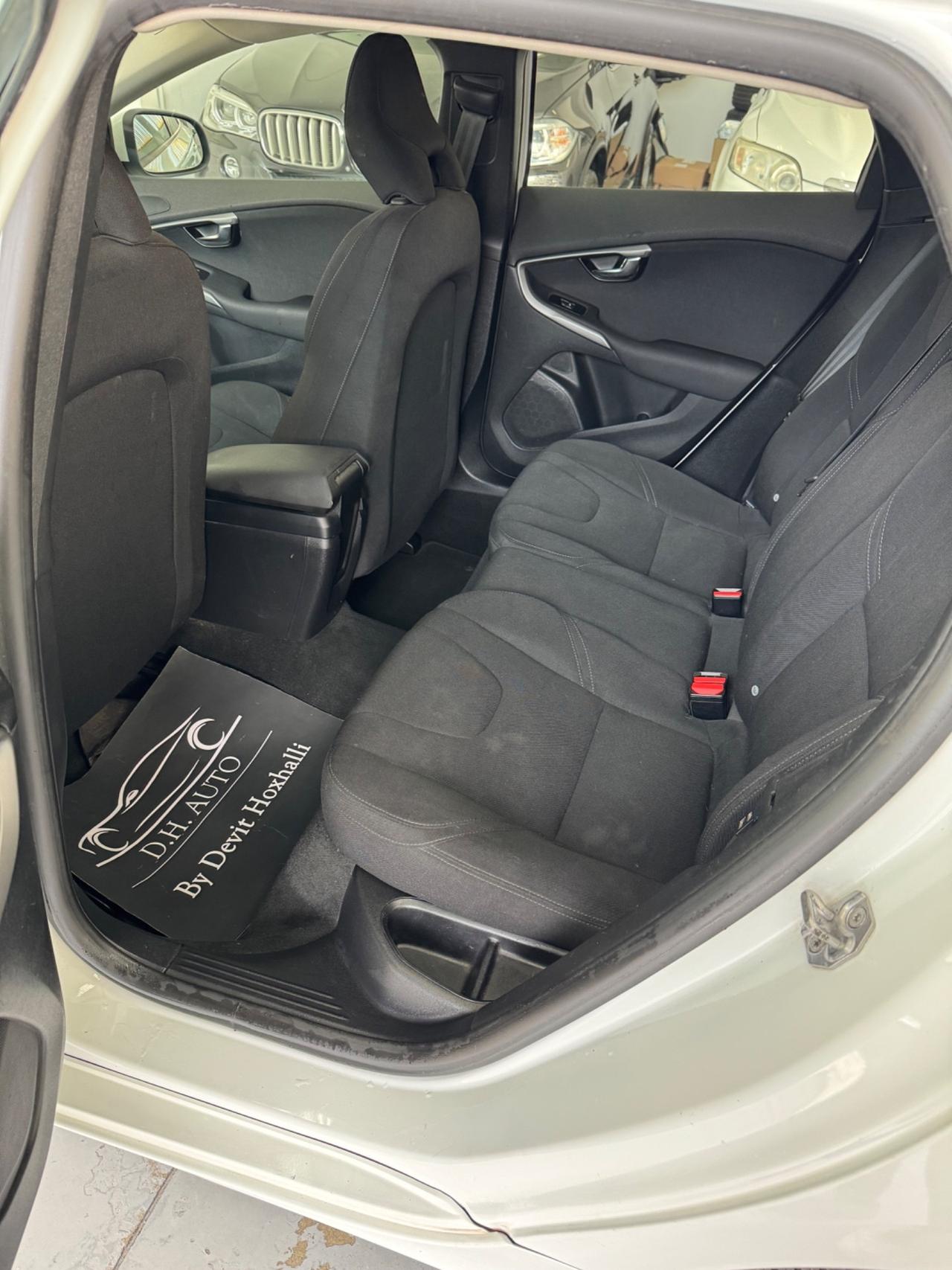 Volvo V40 D2 R-design Momentum