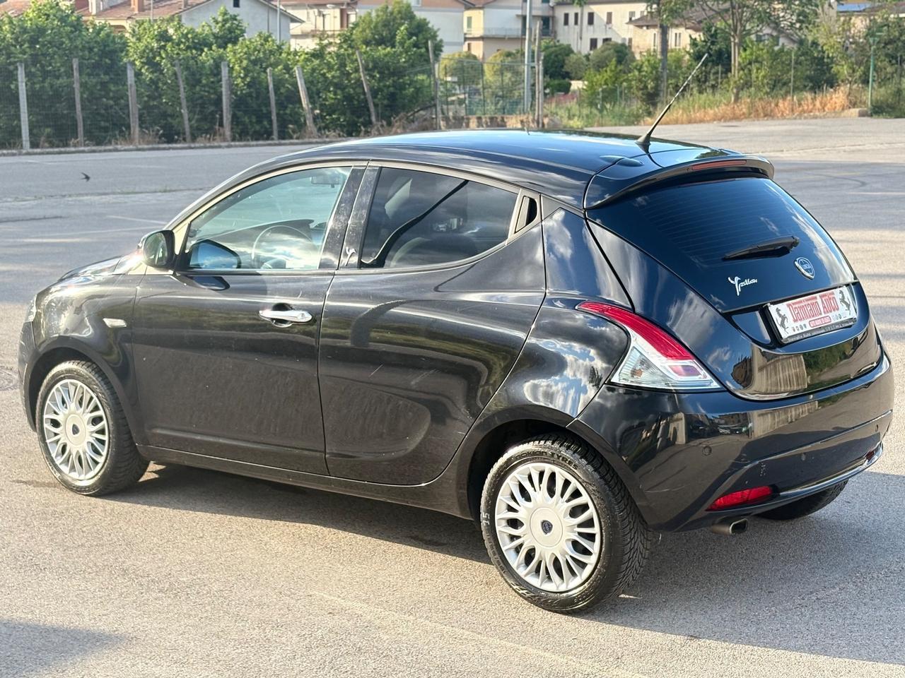 Lancia Ypsilon 1.2 69 CV 5P Gold UCONNECT Blue&Me