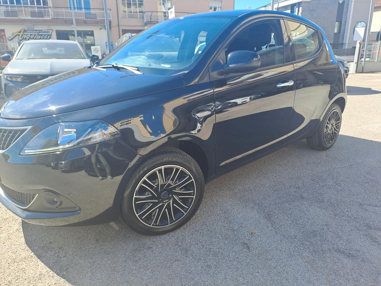 Lancia Ypsilon 1.0 FireFly 5 porte S&S Hybrid Ecochic Gold
