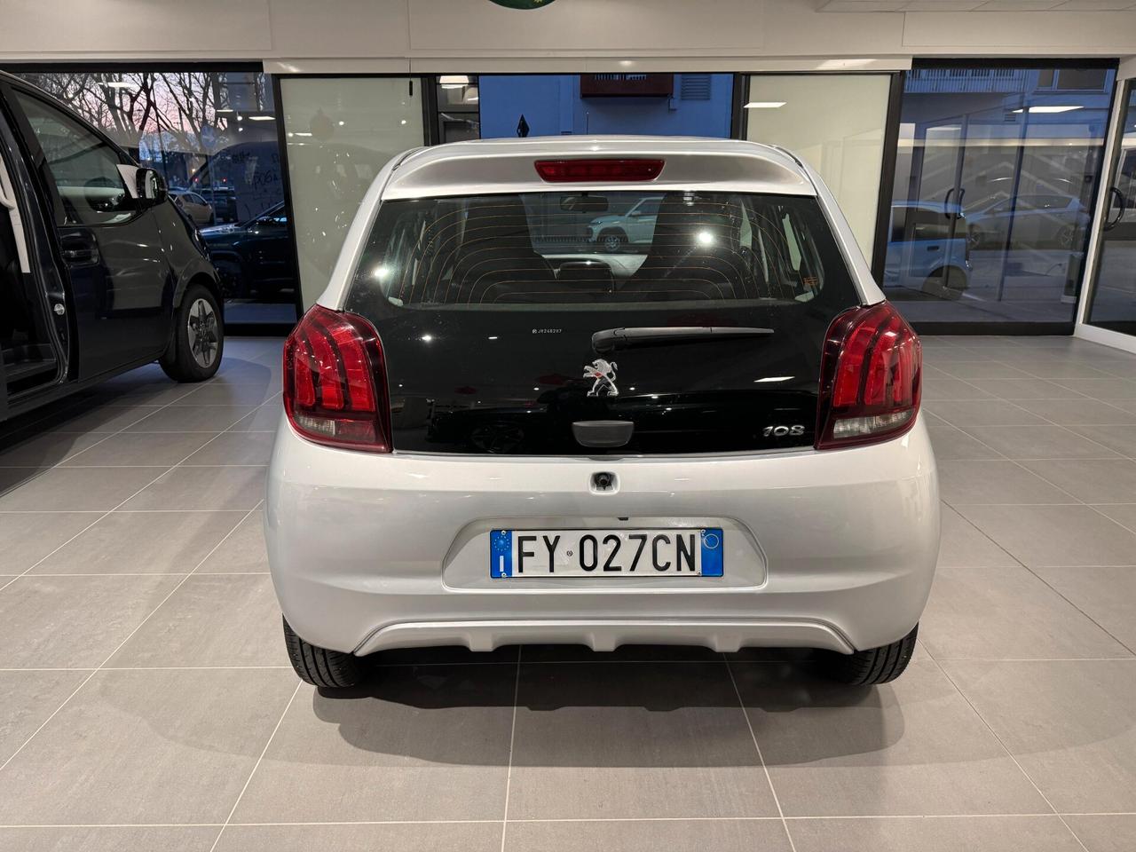PEUGEOT 108 VTi 72 5 porte Allure