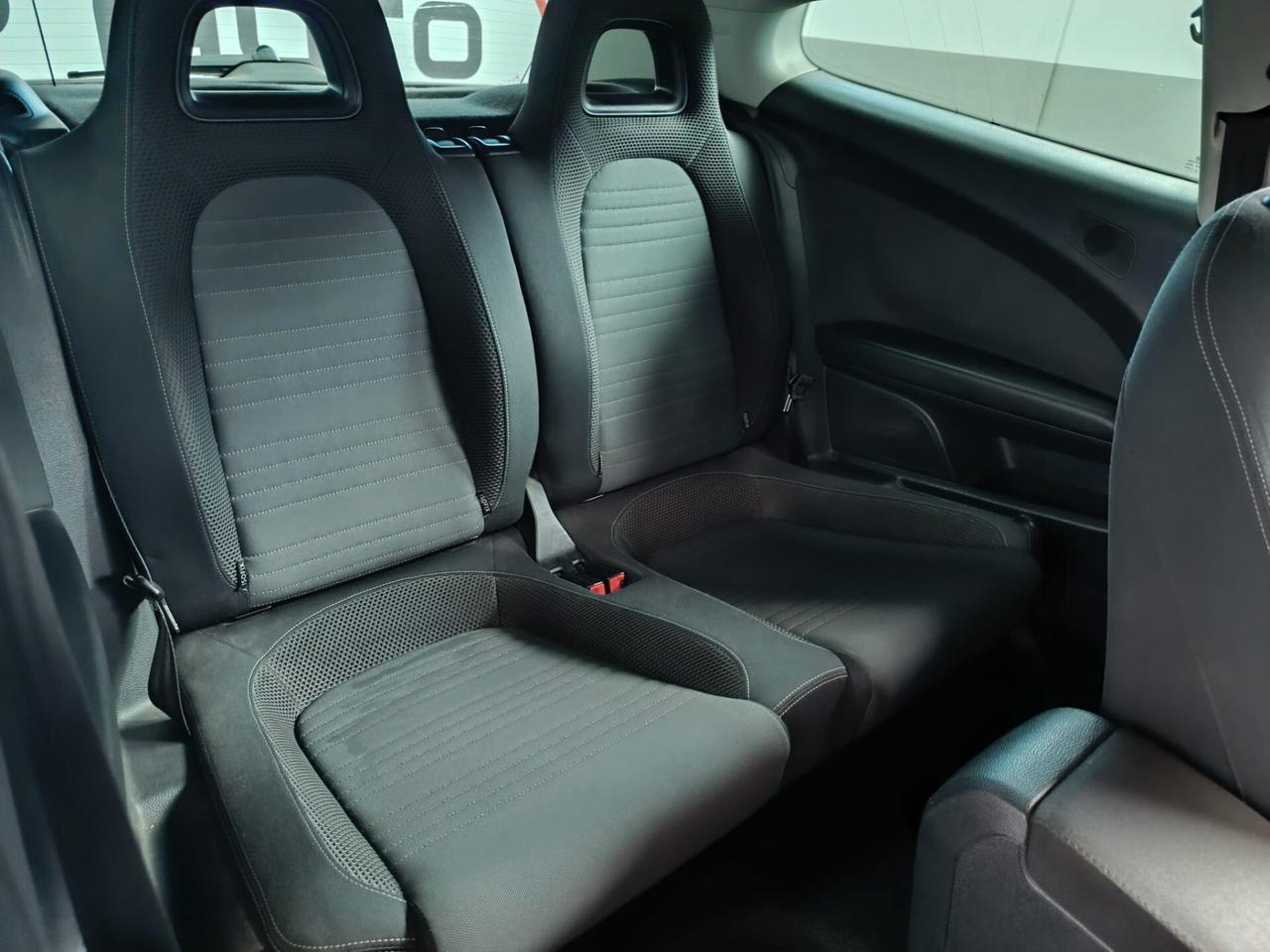 Volkswagen Scirocco 2.0 TDI 170cv R-LINE