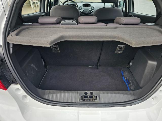 FORD Ka+ 1.2 Ti-VCT 85CV Black & White - White