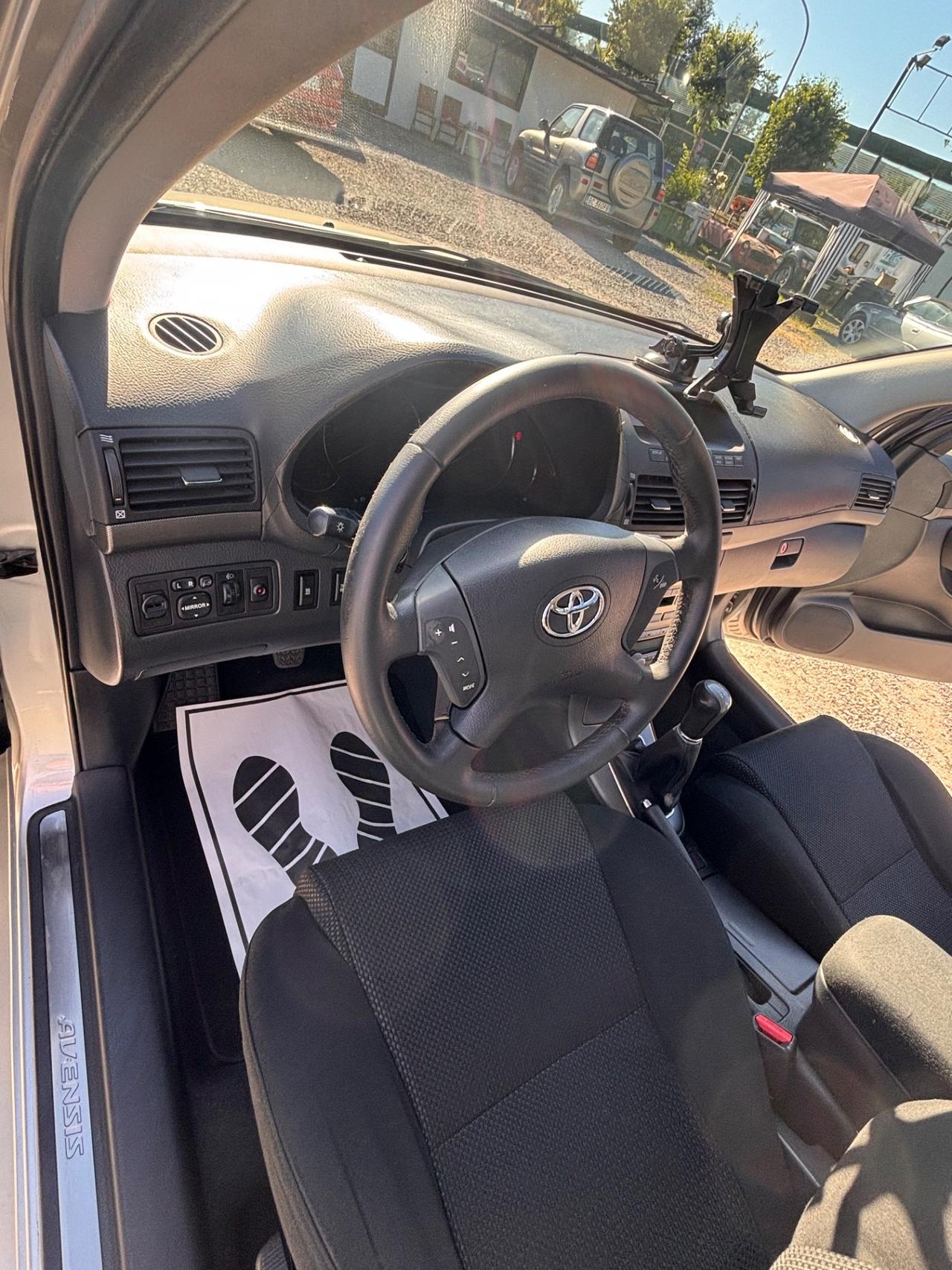 Toyota Avensis 2.0 D-4D 16V Station Wagon
