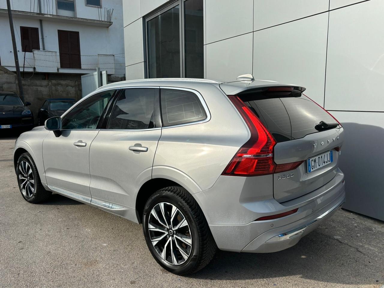 Volvo XC60 Plus Bright Anticipo €6.900 noleggio no scoring