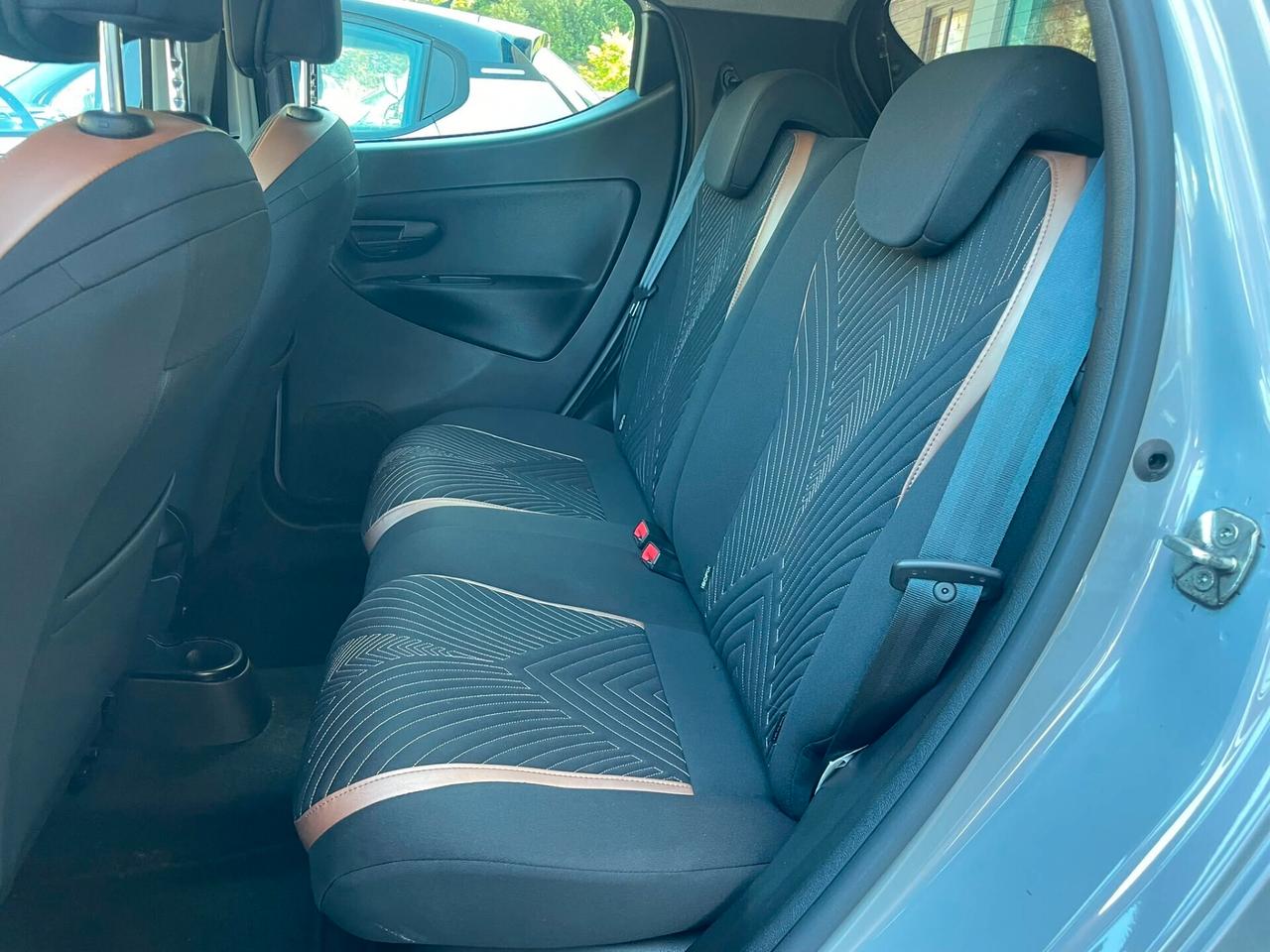 LANCIA YPSILON 1.0HYBRID ALBERTA FERRETTI 70cv