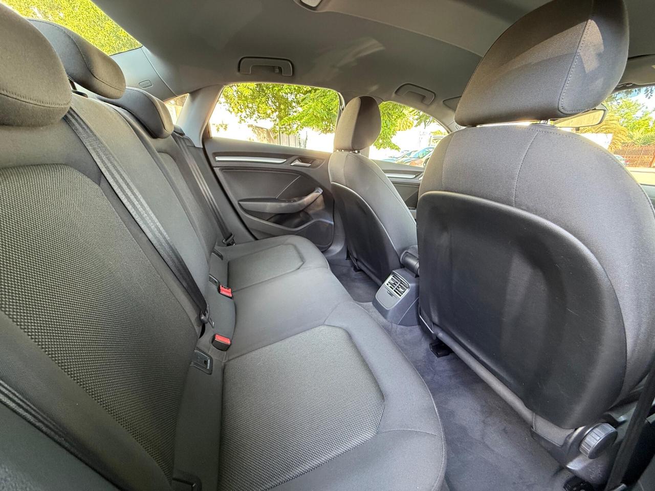 Audi A3 Sedan km. 29000! 30 TDI S Line