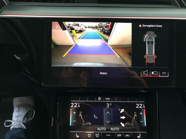 AUDI e-tron quattro