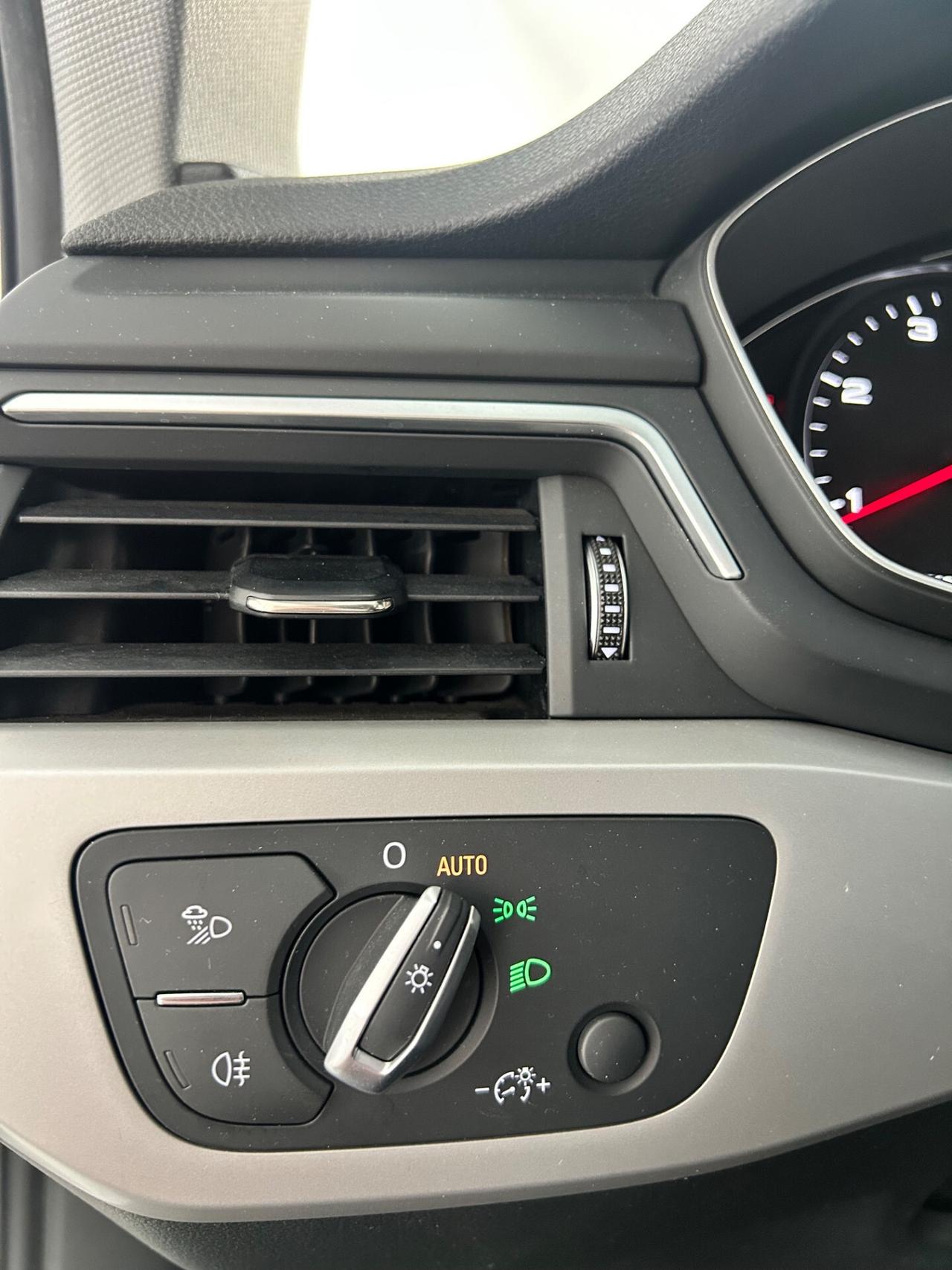 Audi A4 Avant 30 TDI/136 CV S tronic