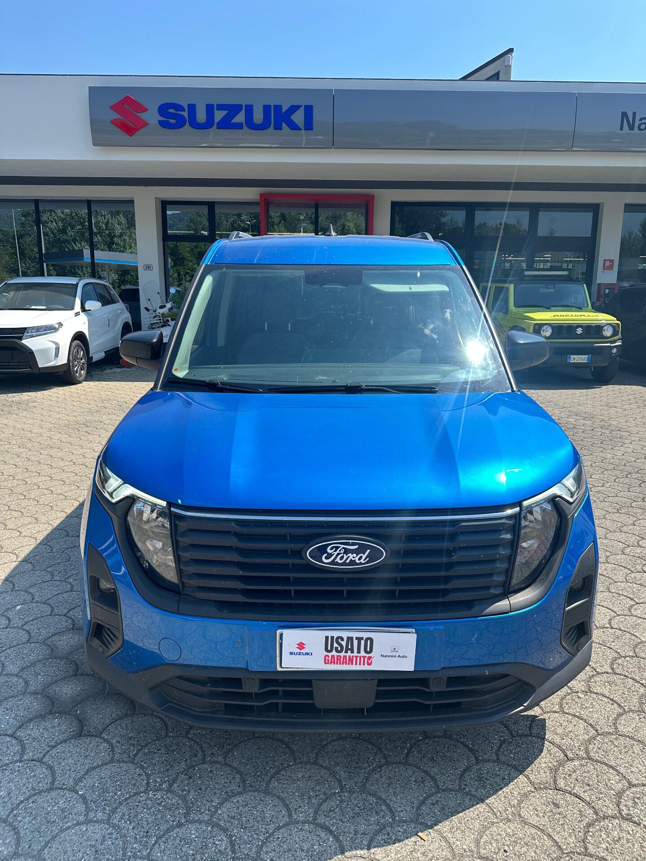 Ford Tourneo Courier 1.0 EcoBoost Titanium