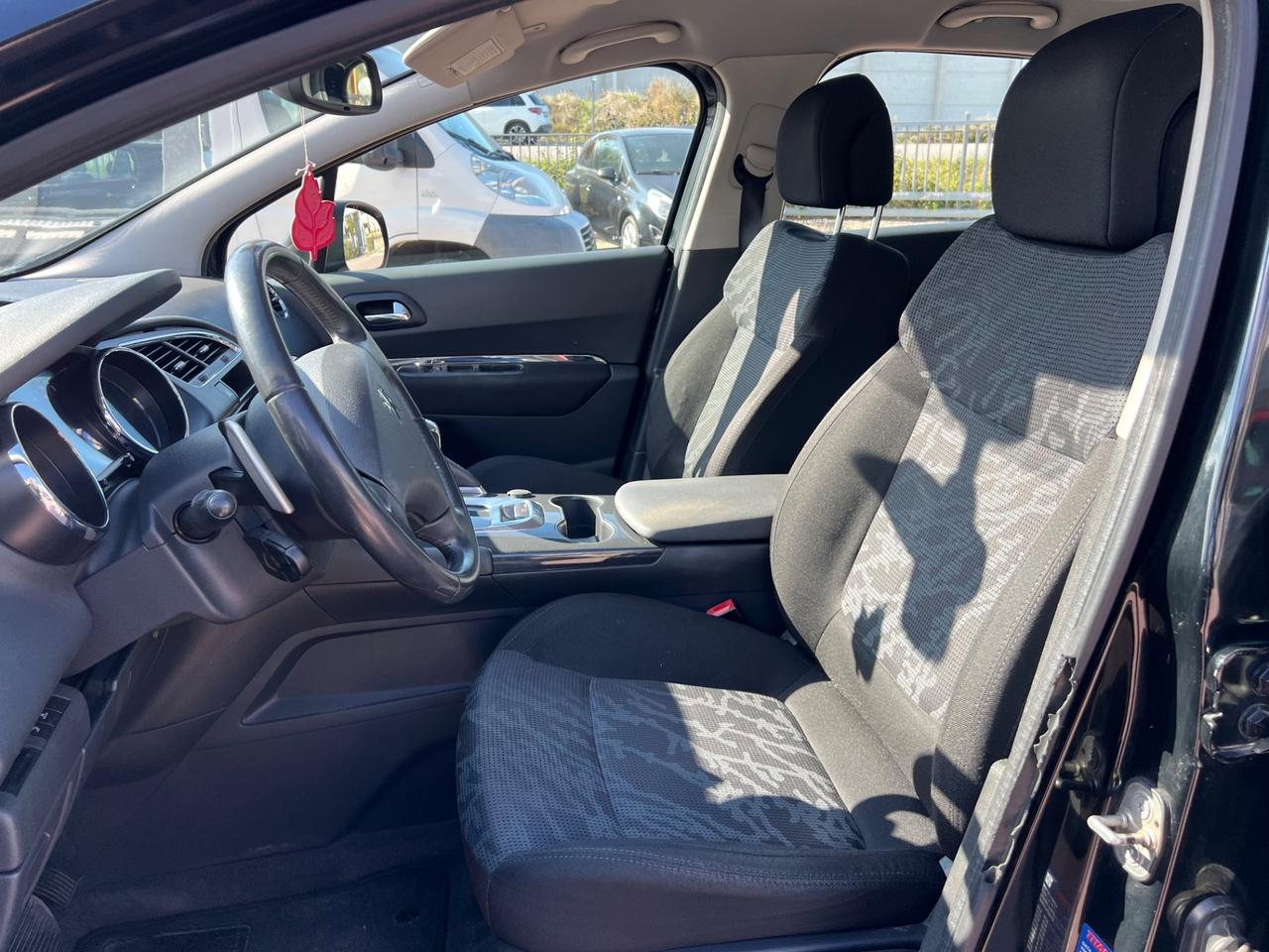 Peugeot 3008 1.6 e-HDi 112CV cambio robotizzato S.&S. Business