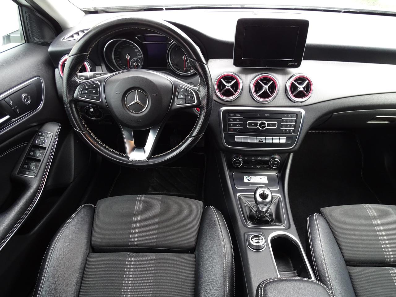 Mercedes-Benz GLA 180 Sport PACCHETTO AMG SPECIAL EDITION