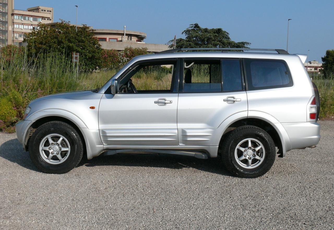 Mitsubishi Pajero 3.2 16V DI-D 5p. GLS2 Autocarro
