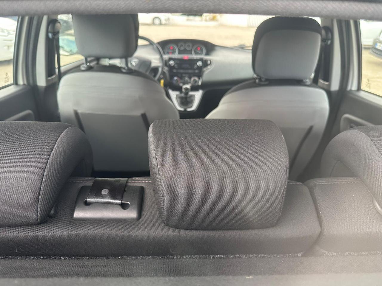 Lancia Ypsilon 1.2 Silver (2015) | OK NEOPATENTATI - Elegante e Accessibile