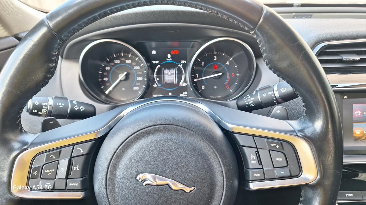 Jaguar XE 2.0 D 180 CV aut. Prestige