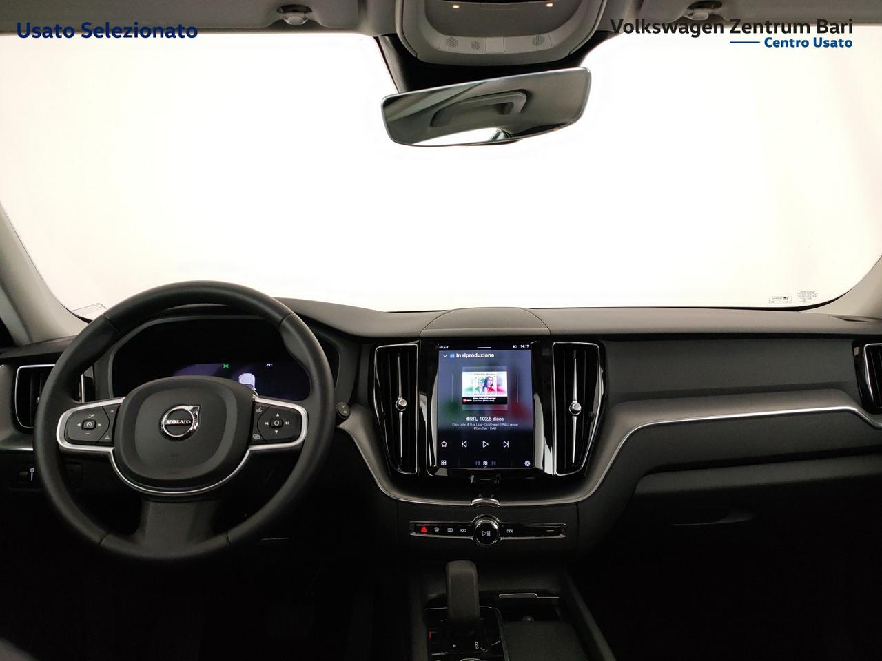 Volvo XC60 2.0 b4 momentum pro awd auto