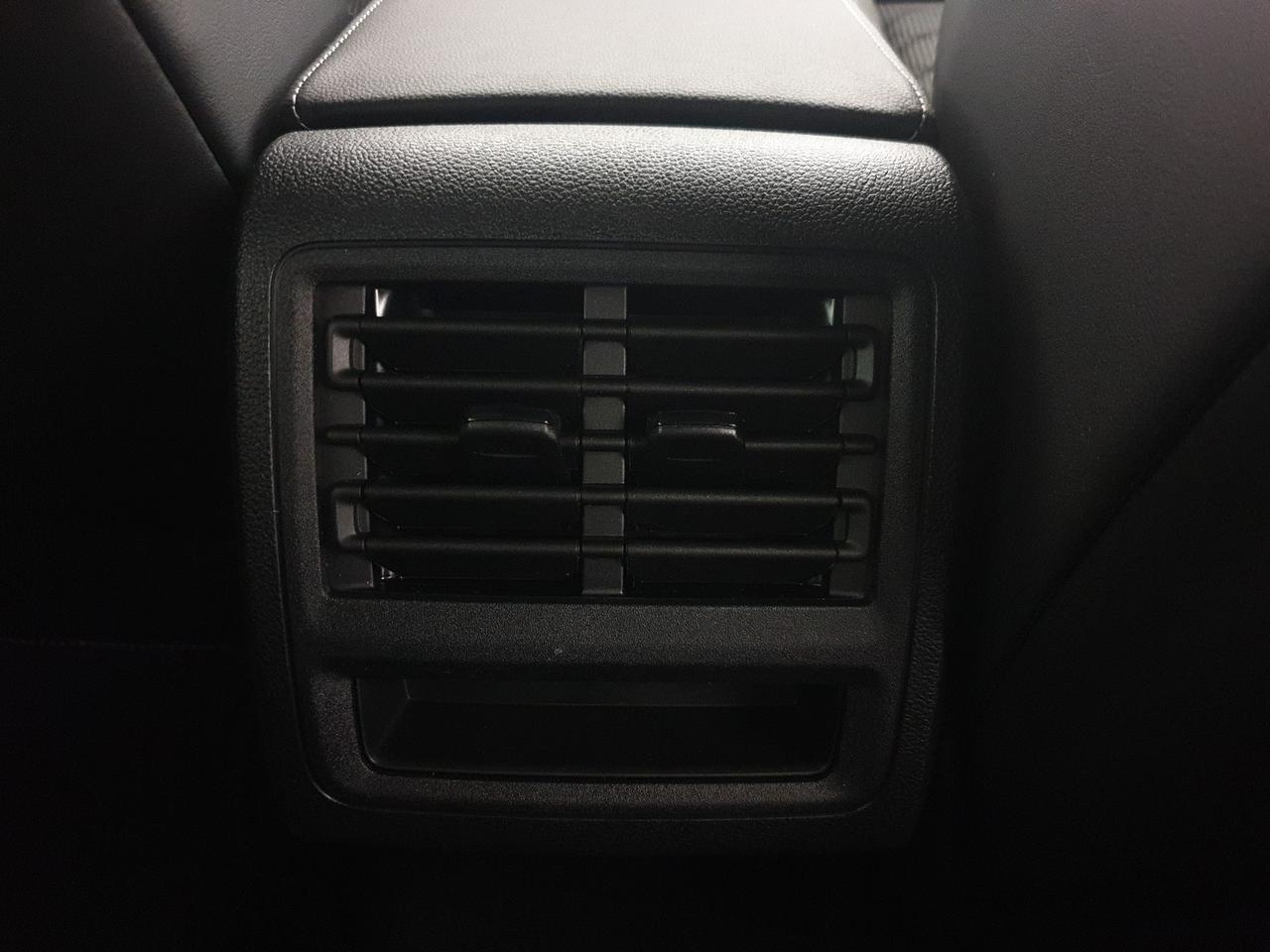 Volkswagen Golf 2.0 tdi r-line plus 150cv dsg