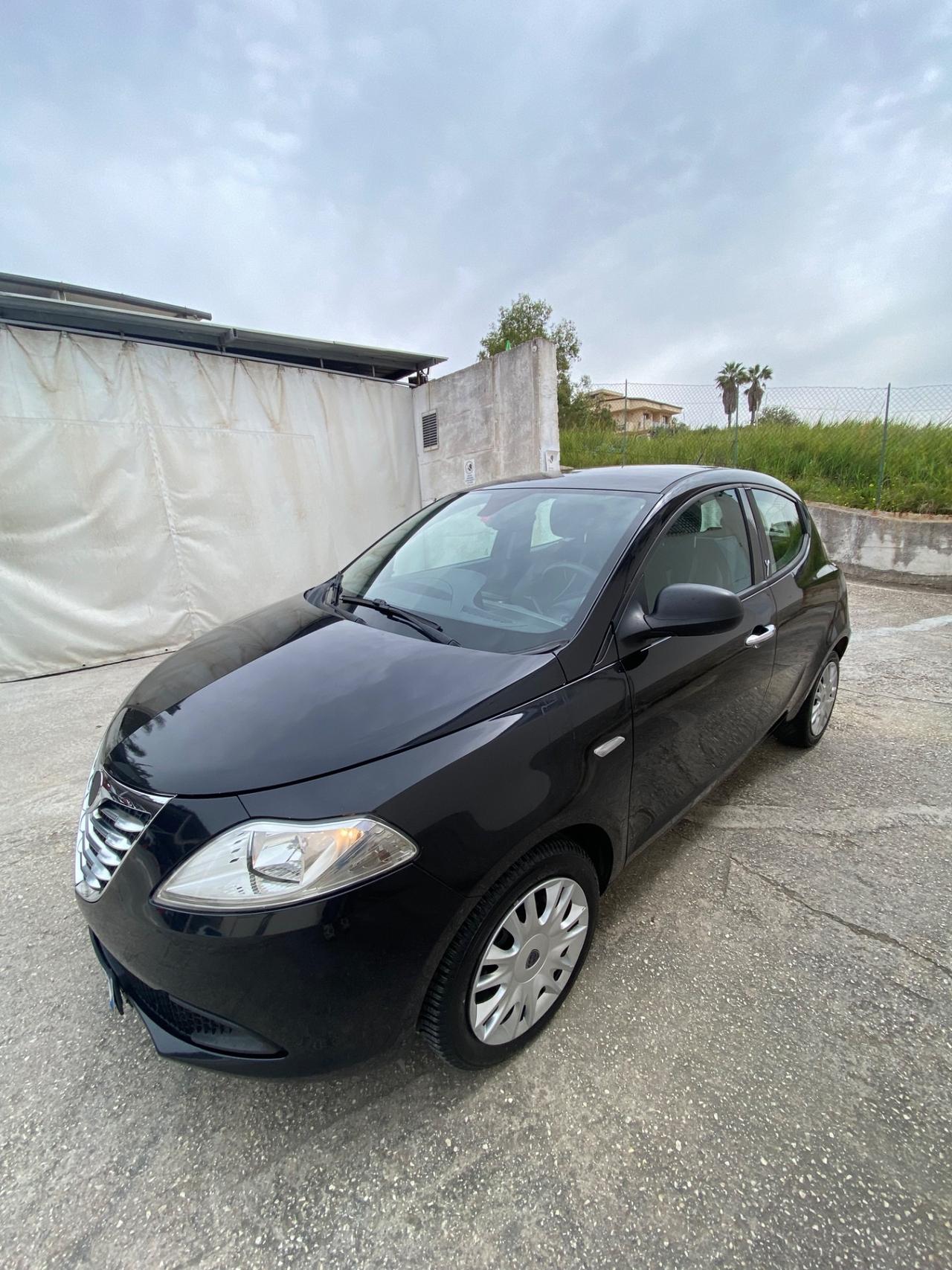 Lancia Ypsilon 1.3 MJT 16V 95 CV 5 porte S&S Silver
