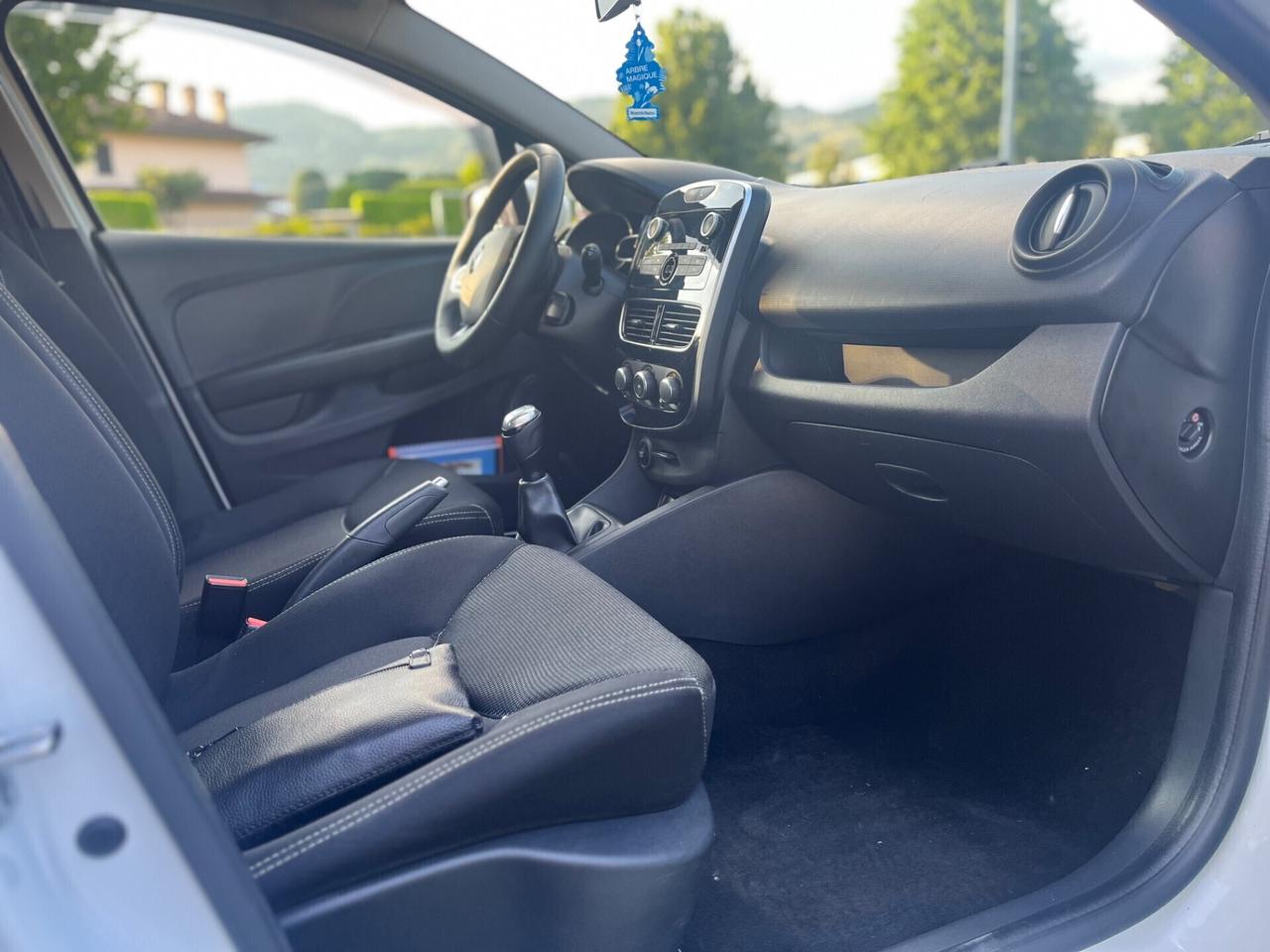 Renault Clio 1.2 75 CV 5 porte Duel