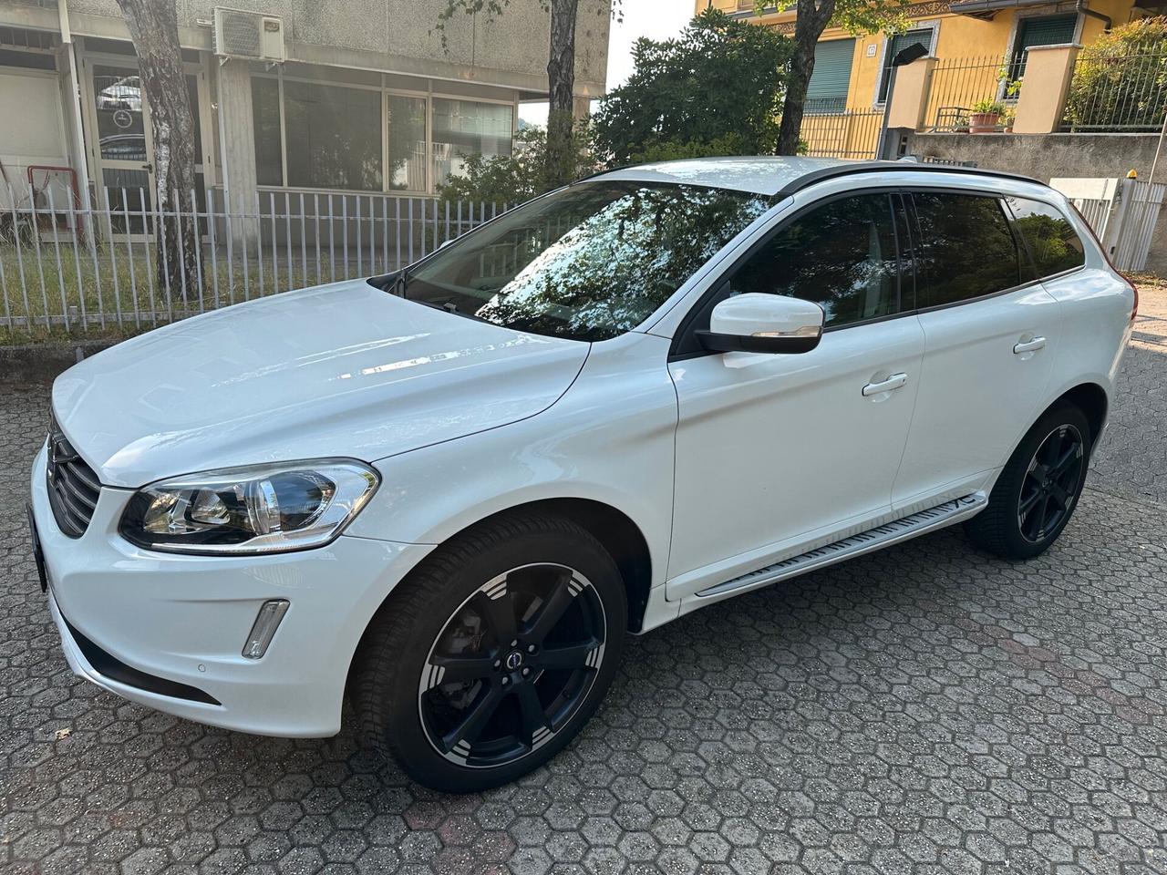 Volvo XC 60 2.4 D4 Momentum AWD 163CV Geartronic*EURO5*NAVI
