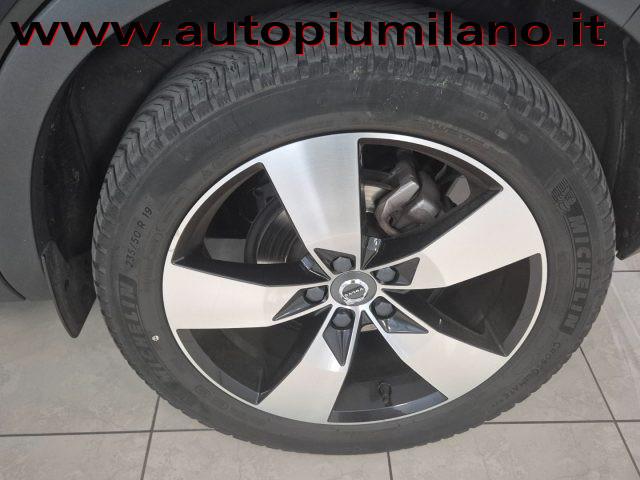 VOLVO XC40 T3 Momentum Core