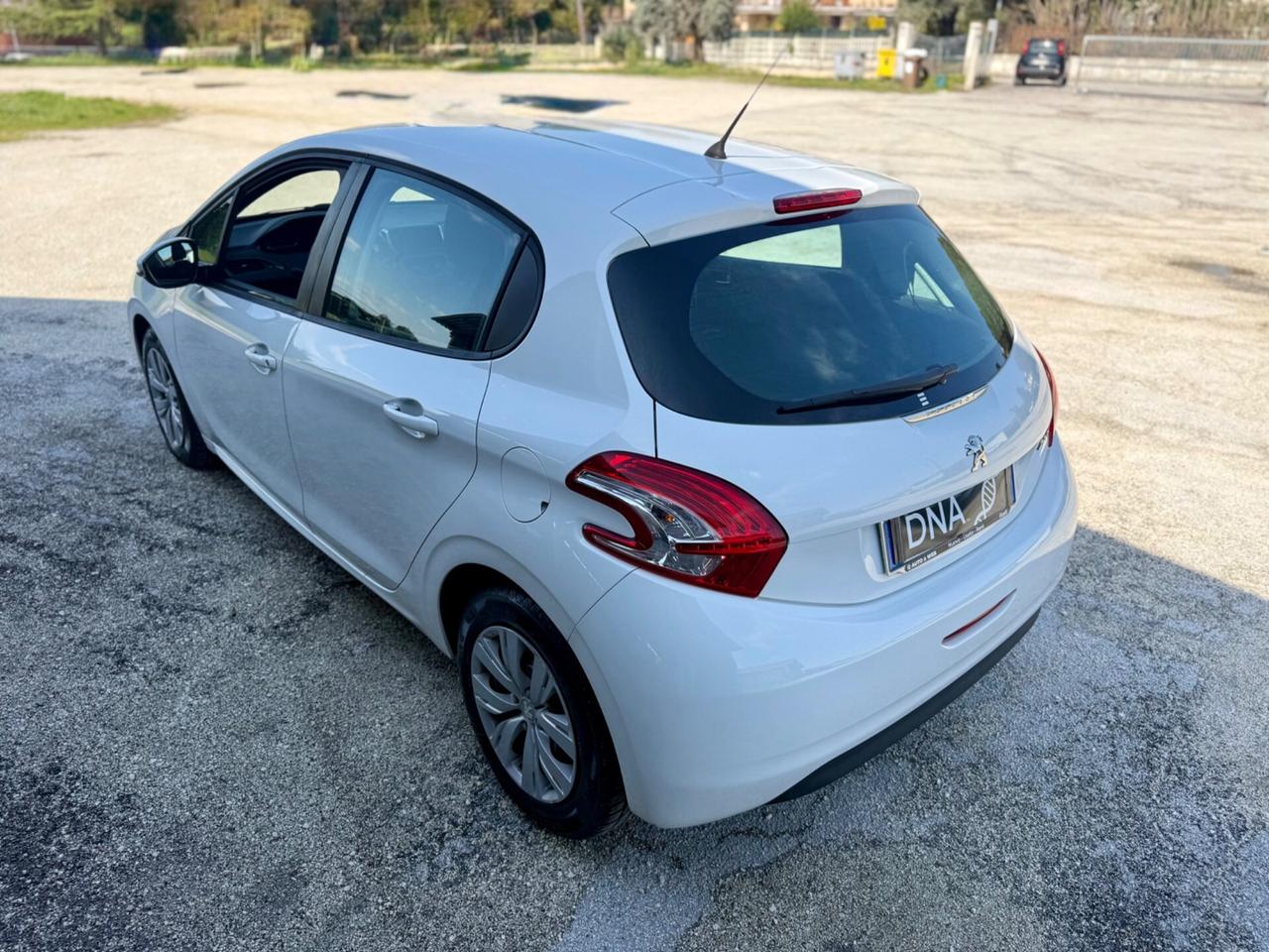 Peugeot 208 1.2 benzina 70 milaKM Neopatentati