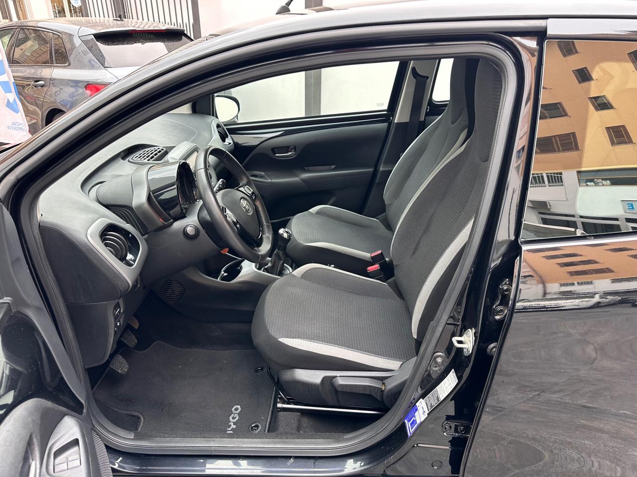 Toyota Aygo Connect 1.0 VVT-i 72 CV 5 porte x-play