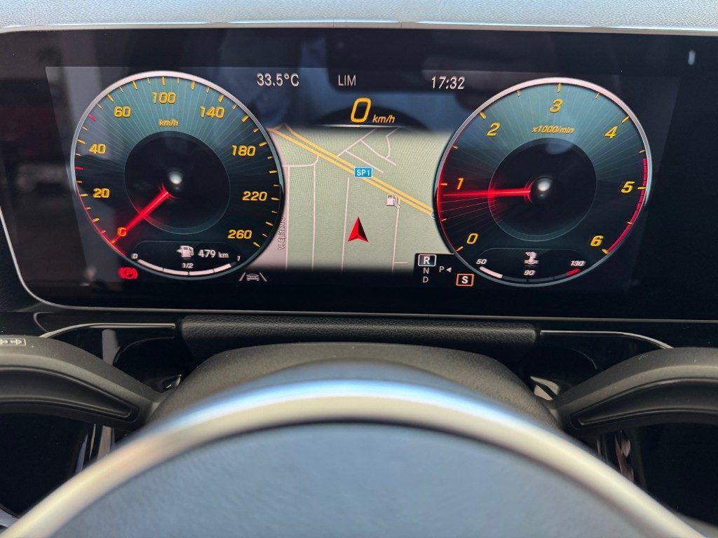 Mercedes-Benz B 180 d Automatic Sport Plus Night Pack Cockpit Full