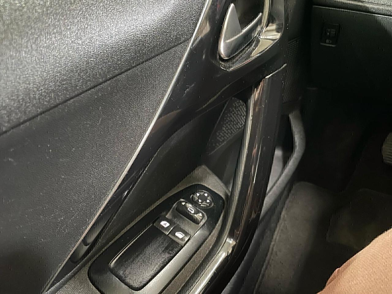 Peugeot 208 1.4 HDi 68 CV 5 porte Allure