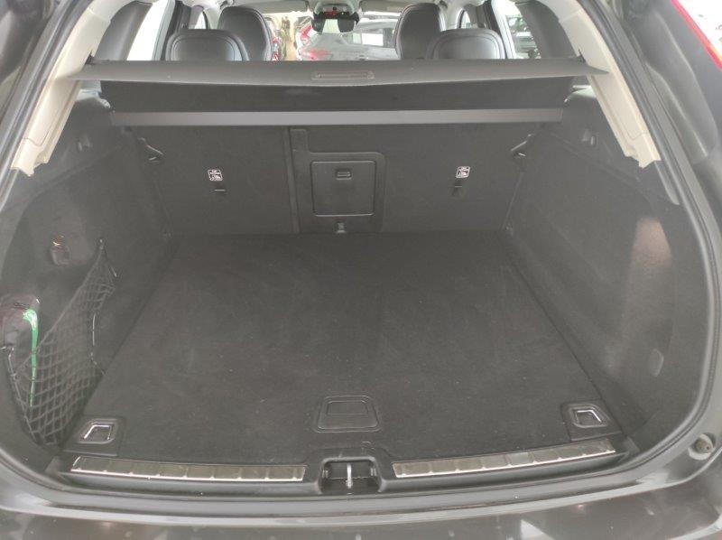 VOLVO XC60 (2017-->) - XC60 B5 (d) AWD Geartronic Momentum Pro